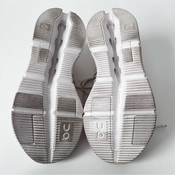 On Cloud Cloudnova 2 All White. Size 6.5. - Picture 6 of 8